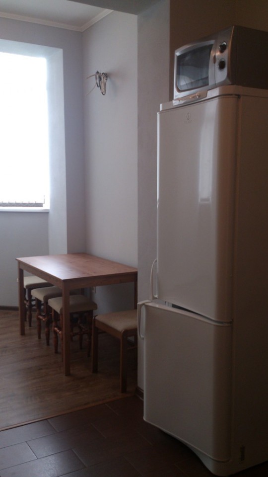 Сдам трехкомнатную квартиру (Н.Сочи)