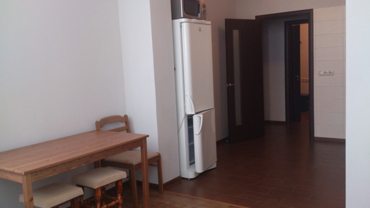 Сдам трехкомнатную квартиру (Н.Сочи)