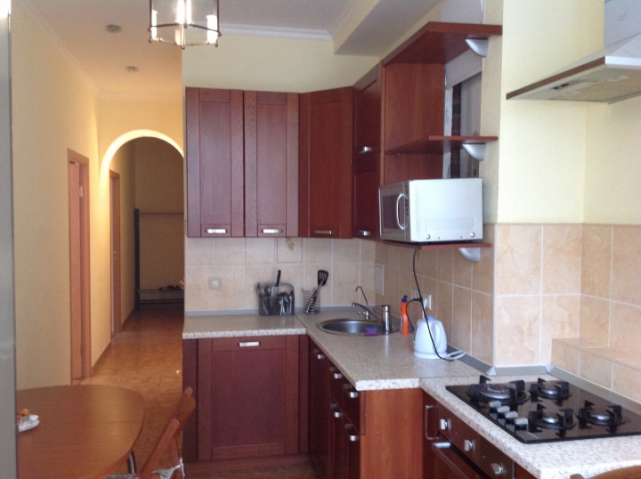 Сдам трехкомнатную квартиру посуточно (с 11 июня по 11 июля)