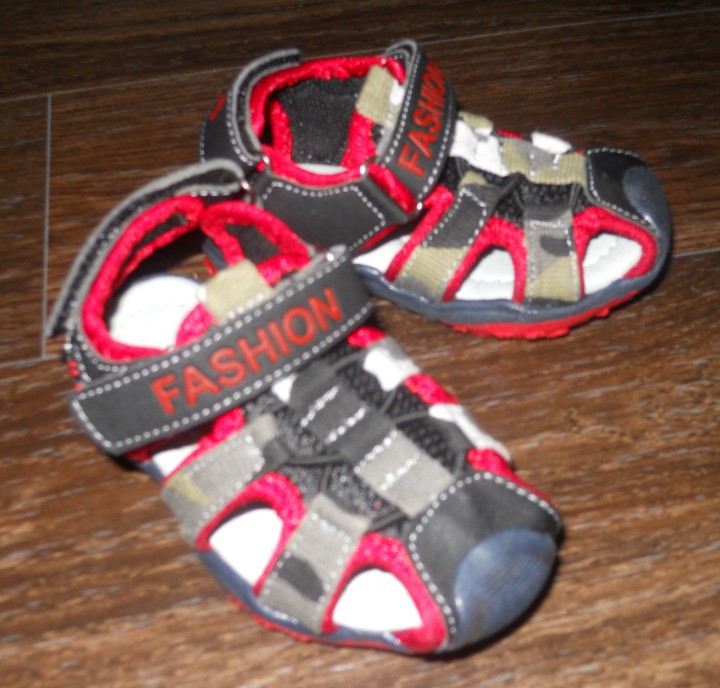 Сандалии на мальчика