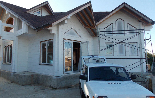 Покраска домов из дерева