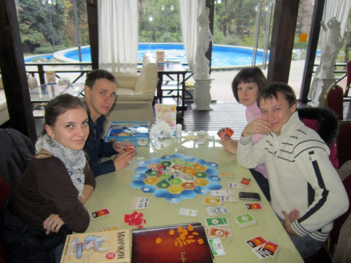 Бесплатная игротека. Более 100 настольных игр в уютном кафе Сочи