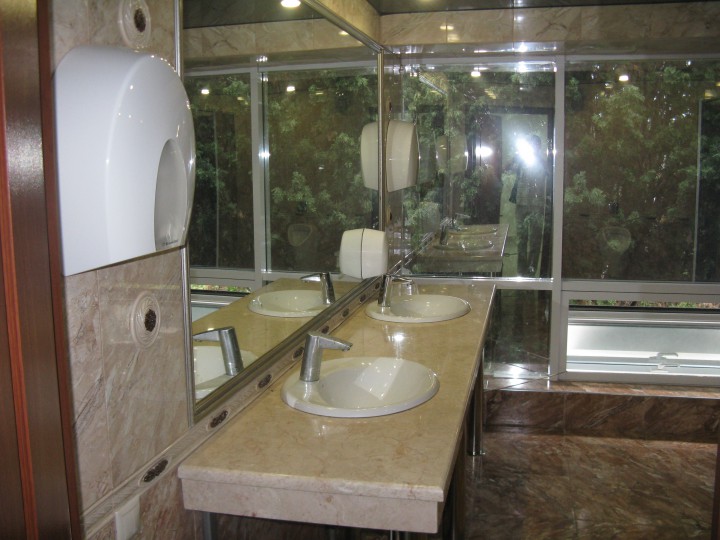 В Центре города, напротив администрации офисные помещения