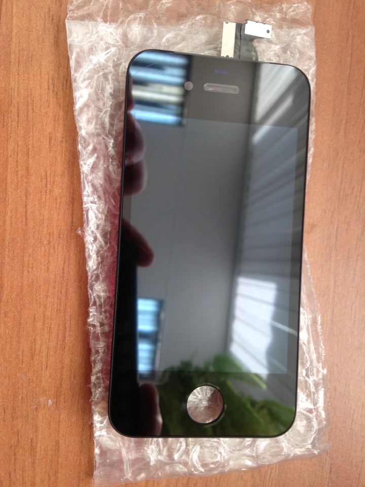 продам новый экран на iphone 4s