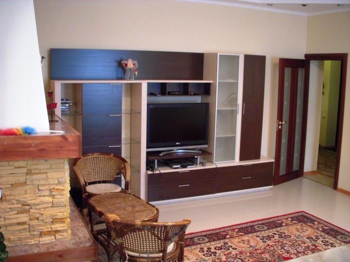 Сдам крупногабаритную 2-комнатную квартиру по ул. Клубничной 122