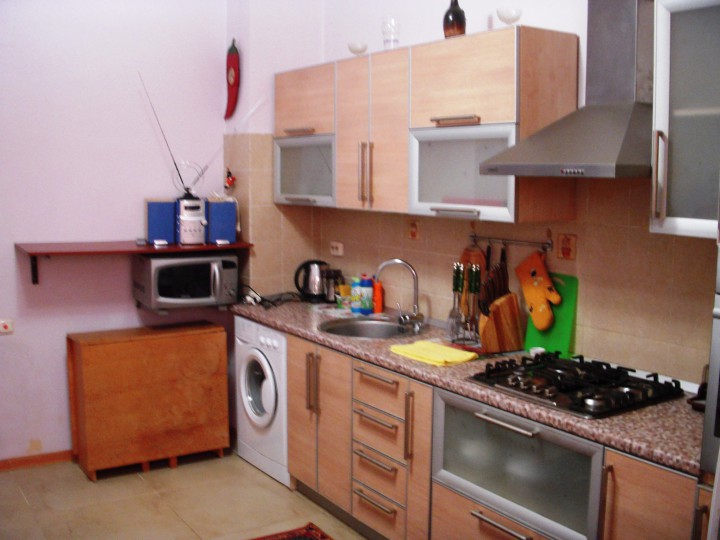 Сдам крупногабаритную 2-комнатную квартиру по ул. Клубничной 122