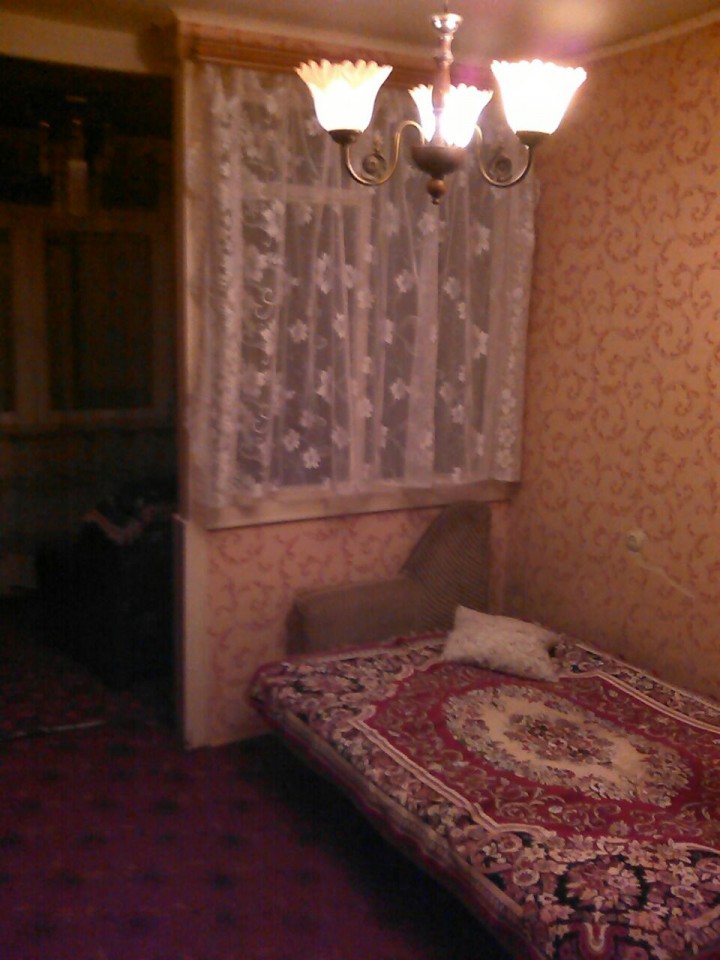 Хозяин сдает квартиру