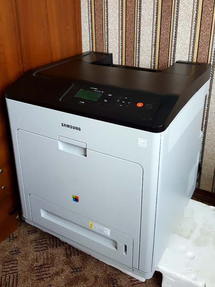 Продам SAMSUNG CLP-775ND с новыми картриджами	