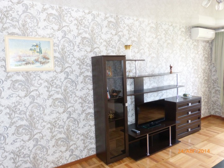 Сдаю 2-х ком. Макаренко, 33