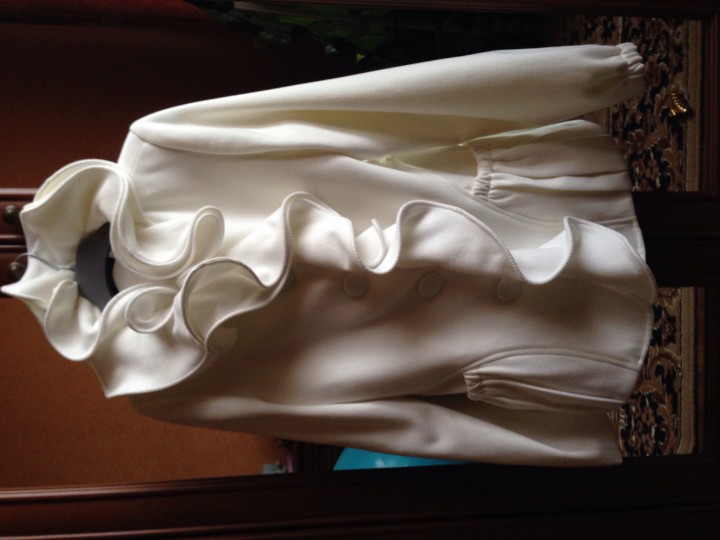 Пальто весеннее, белое