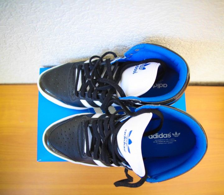 Совершенно новые кроссовки Adidas