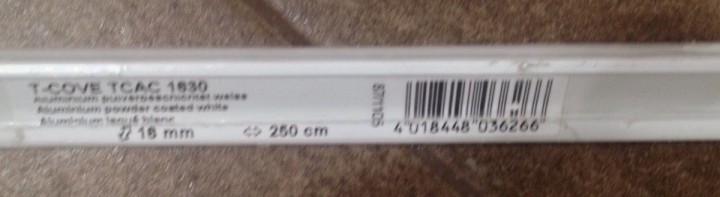 Продам белый металлический уголок