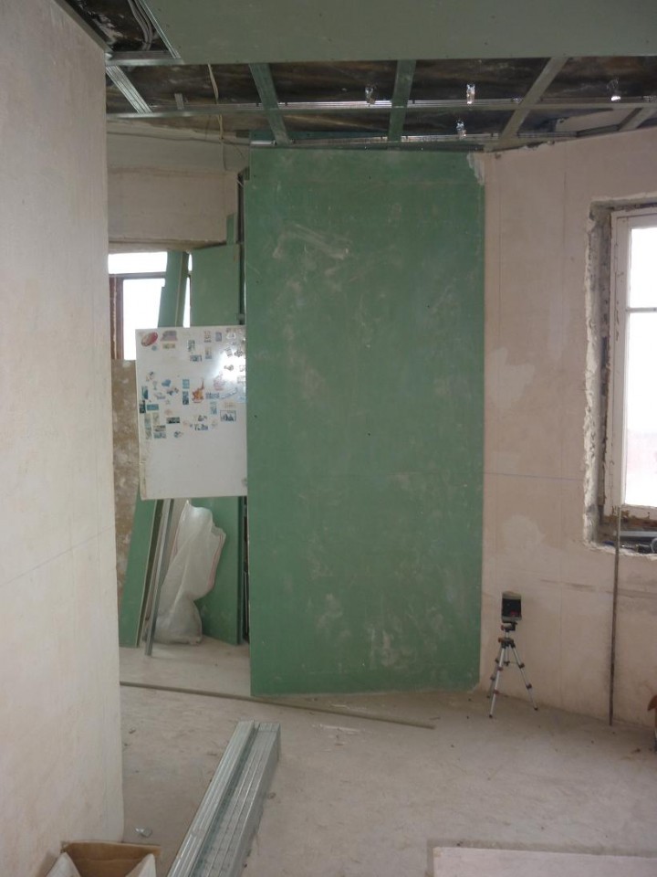 Установка подвесных потолков