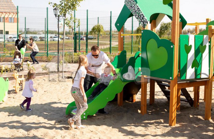 С завода продажа детских игровых комплексов в Сочи и Адлере.