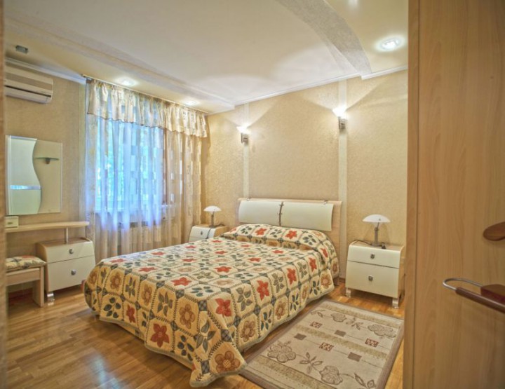 Лазаревское. Продажа двухкомнатной квартиры в центре.