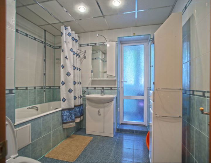 Лазаревское. Продажа двухкомнатной квартиры в центре.