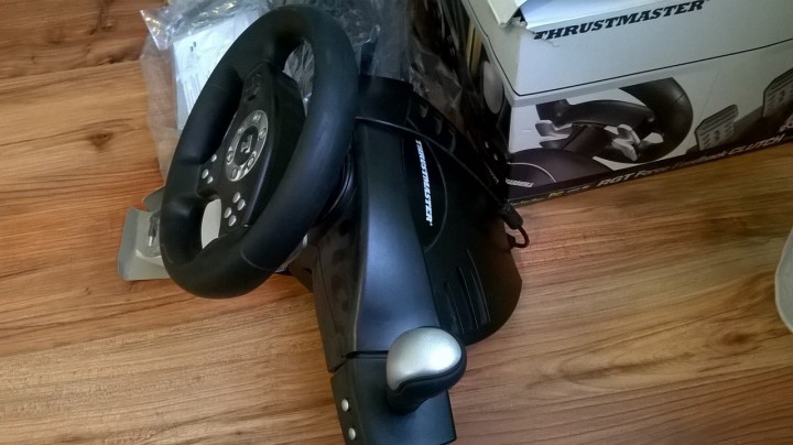 Руль ThrustMaster 
