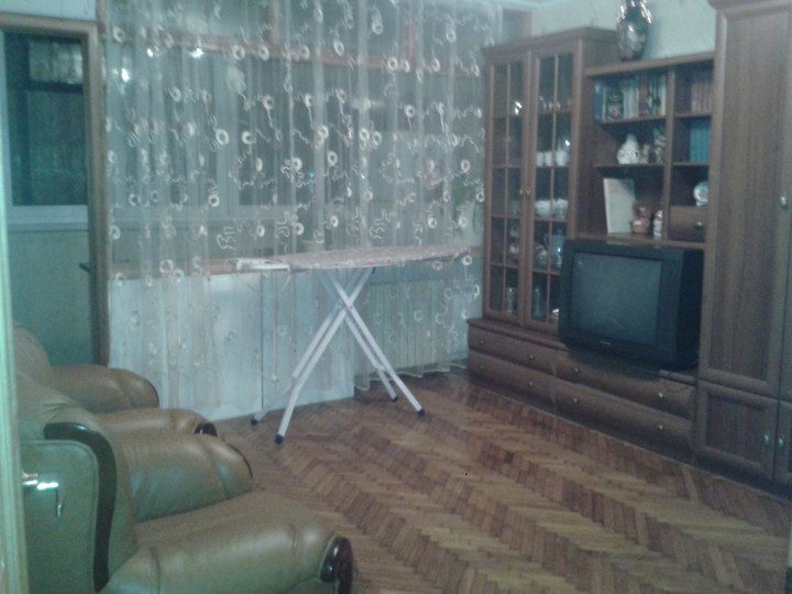 Сдам 2 комн кв-ру. Островского 1