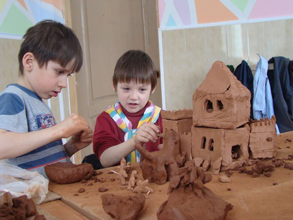 "Мы лепим не поделки, а миры !" для детей 3-7 лет