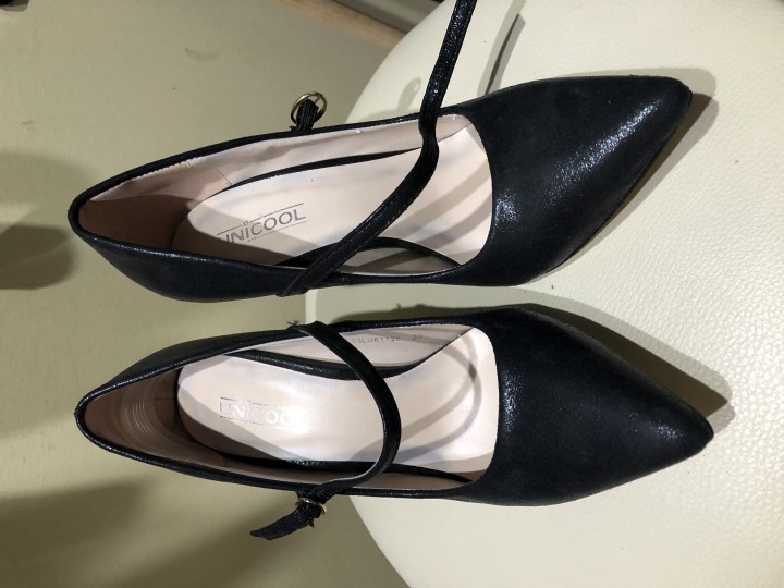 Продам женские туфли