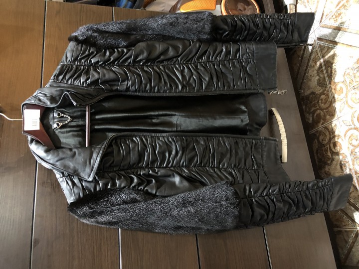 Продам женскую куртку