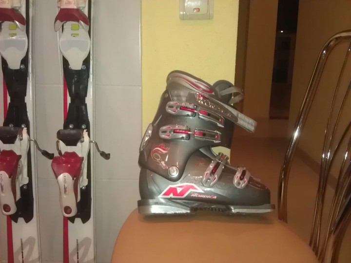 Комплект горных лыж