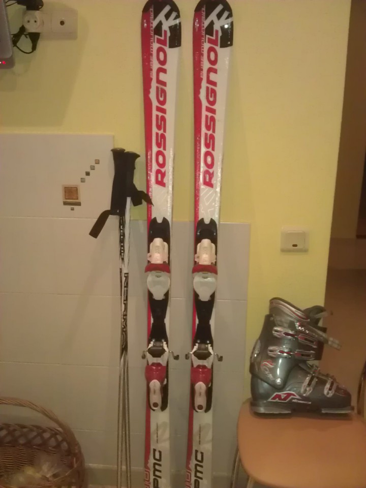 Комплект горных лыж