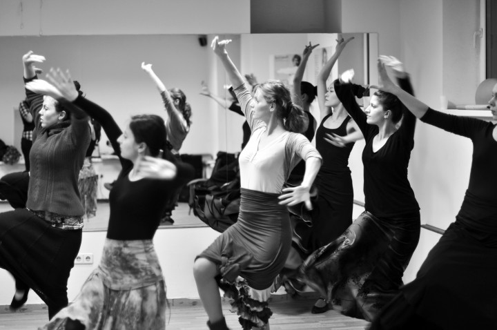 "La tierra": обучение танцу фламенко, игре на кастаньетах