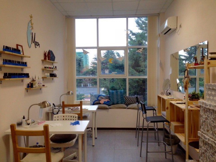 Сдам место мастеру маникюра, бровисту