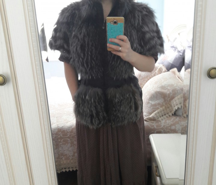 Продам меховую жилетку из чернобурки ,размер 46