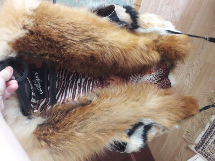 Продам жилетку из лисиного меха