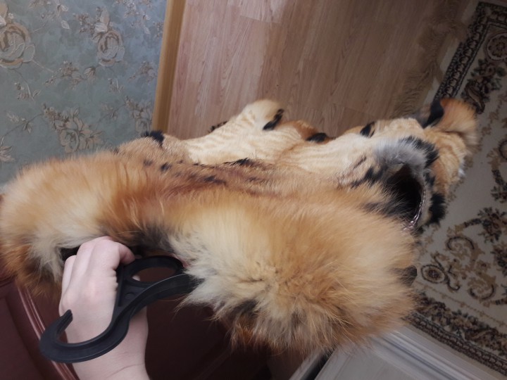 Продам жилетку из лисиного меха