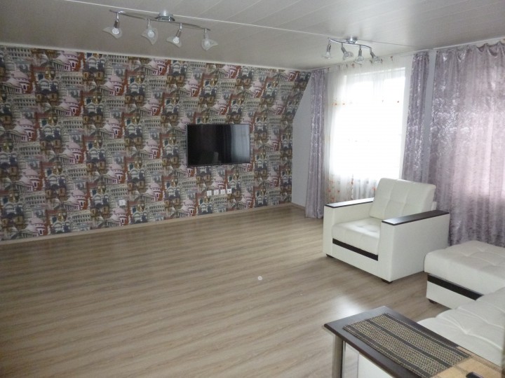 Срочно продам отличный дом у гор и речки 