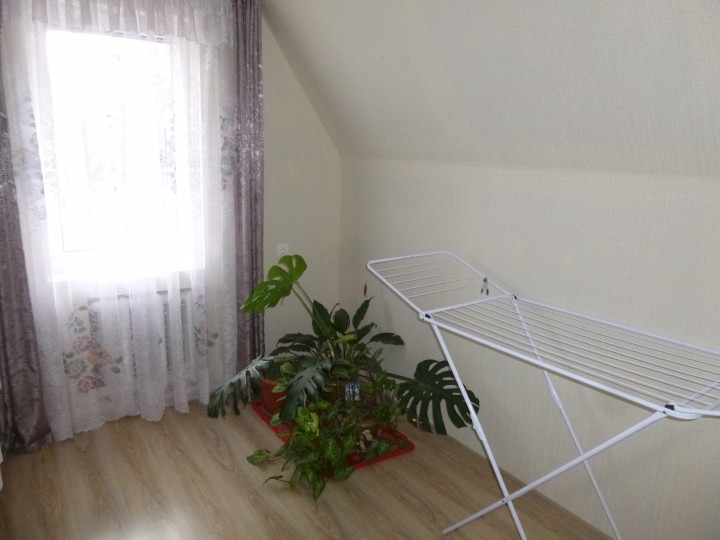 Срочно продам отличный дом у гор и речки 