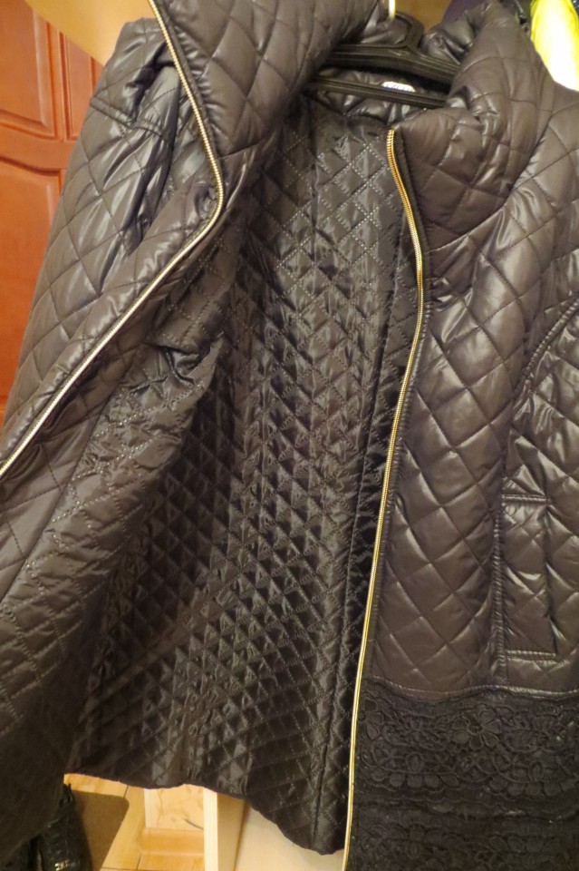 Куртка стёганная с кружевом,54 разм, очень красивая, новая.