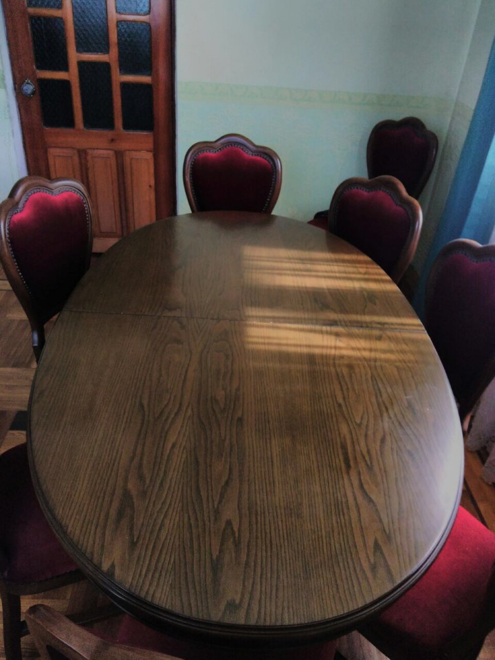 Продам стол и стульев