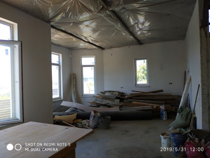 В продаже новый дом в стиле шале в центре Сочи.