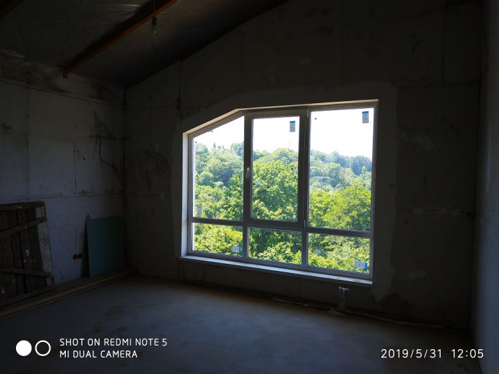 В продаже новый дом в стиле шале в центре Сочи.