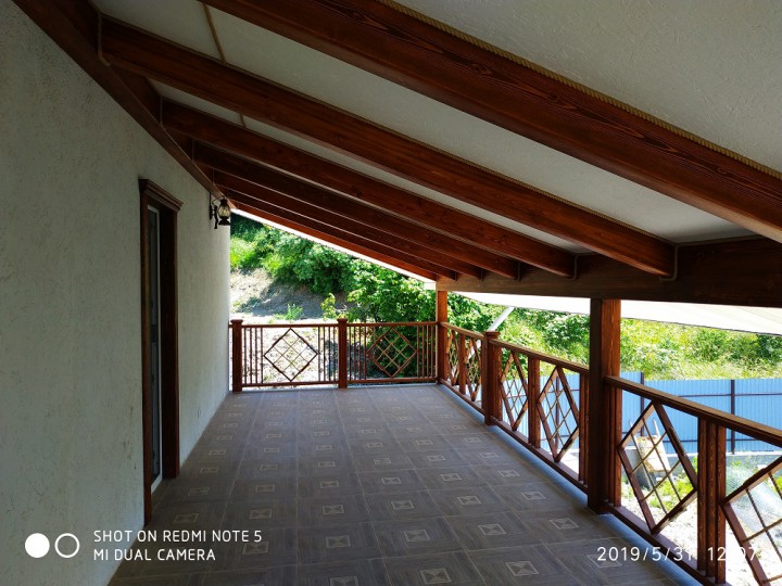 В продаже новый дом в стиле шале в центре Сочи.