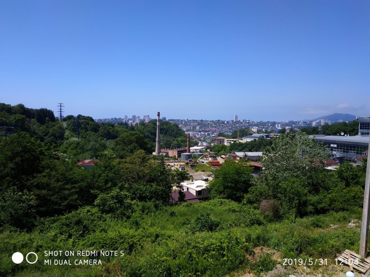 В продаже новый дом в стиле шале в центре Сочи.