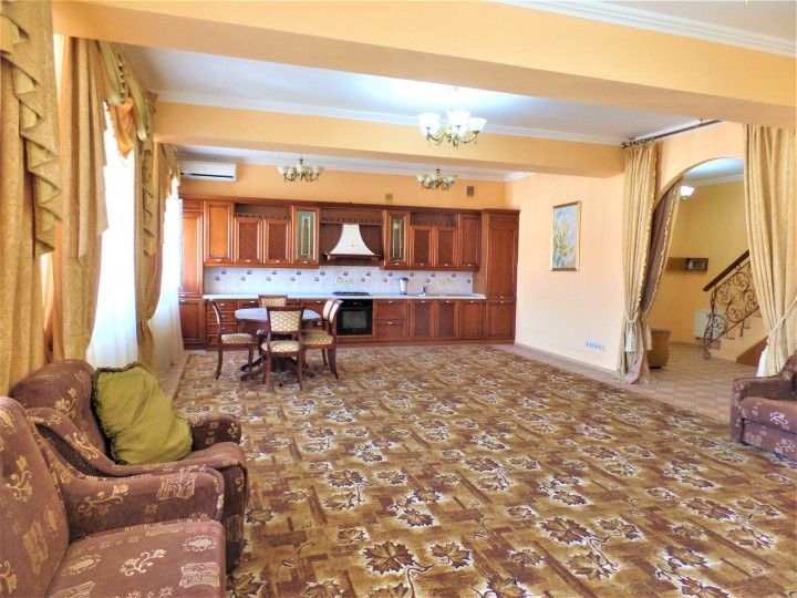 В продаже квартира - двухуровневый пентхаус в Сочи