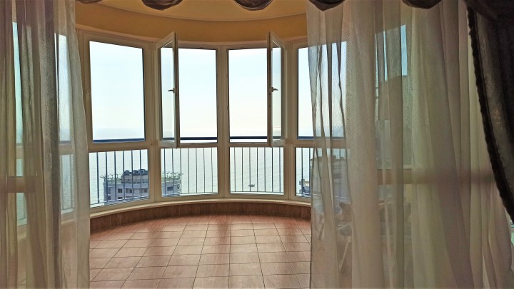 Продается просторная квартира - двухуровневый пентхаус с открыто