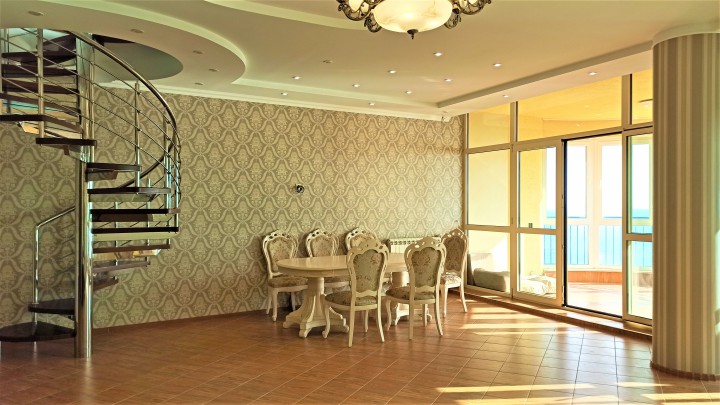 Продается просторная квартира - двухуровневый пентхаус с открыто