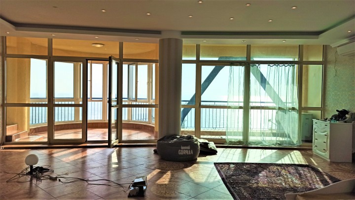 Продается просторная квартира - двухуровневый пентхаус с открыто