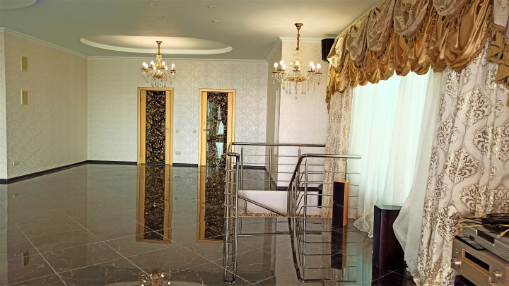 Продается просторная квартира - двухуровневый пентхаус с открыто