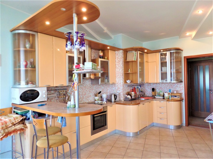 Продается 4-х комнатная квартира в элитном доме в центре Сочи, у