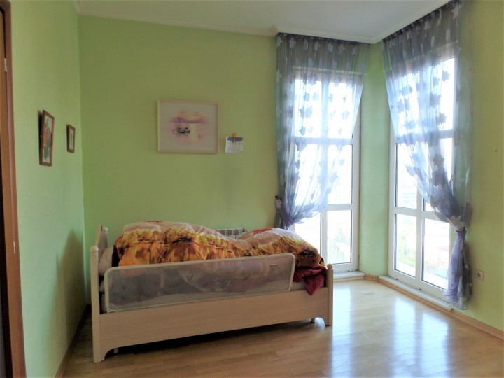 Продается 4-х комнатная квартира в элитном доме в центре Сочи, у