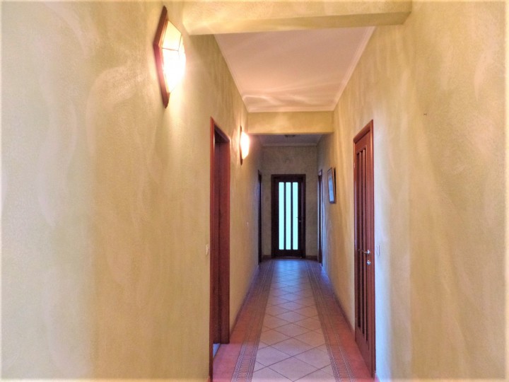 Продается 4-х комнатная квартира в элитном доме в центре Сочи, у