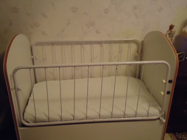 продаю детскую кроватку