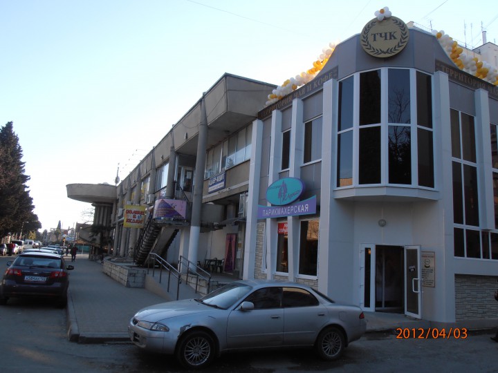 Требуется продавец-консультант